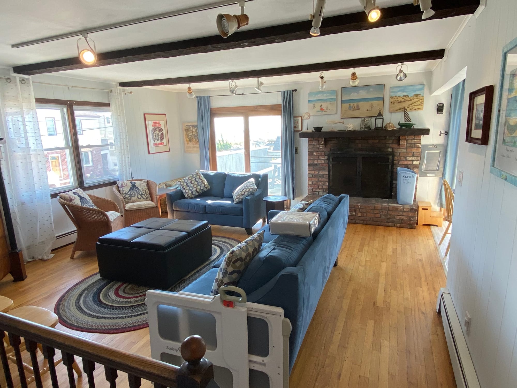 Inwood Avenue Winter House — photo 2