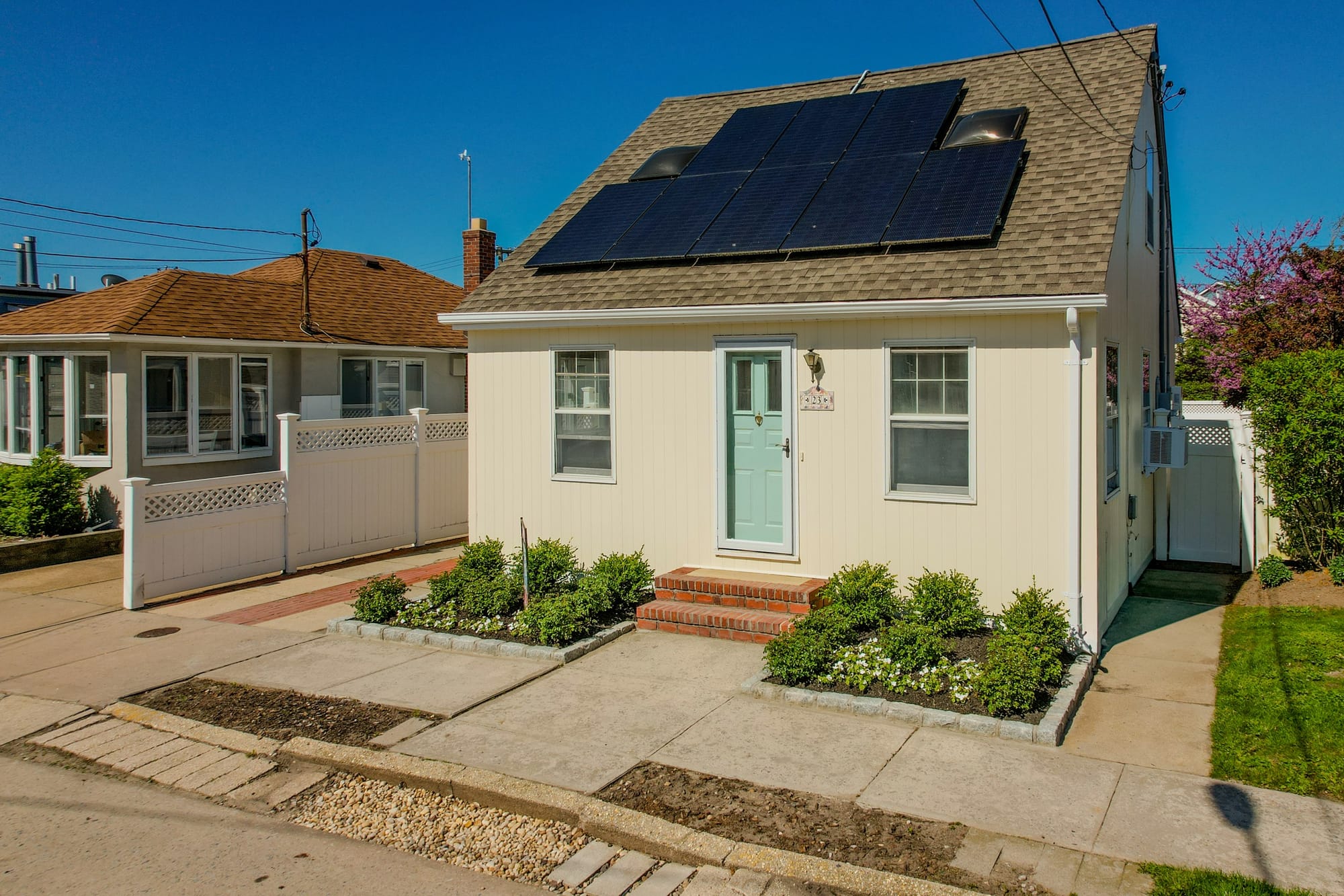 Garden City Avenue Cape — photo 38