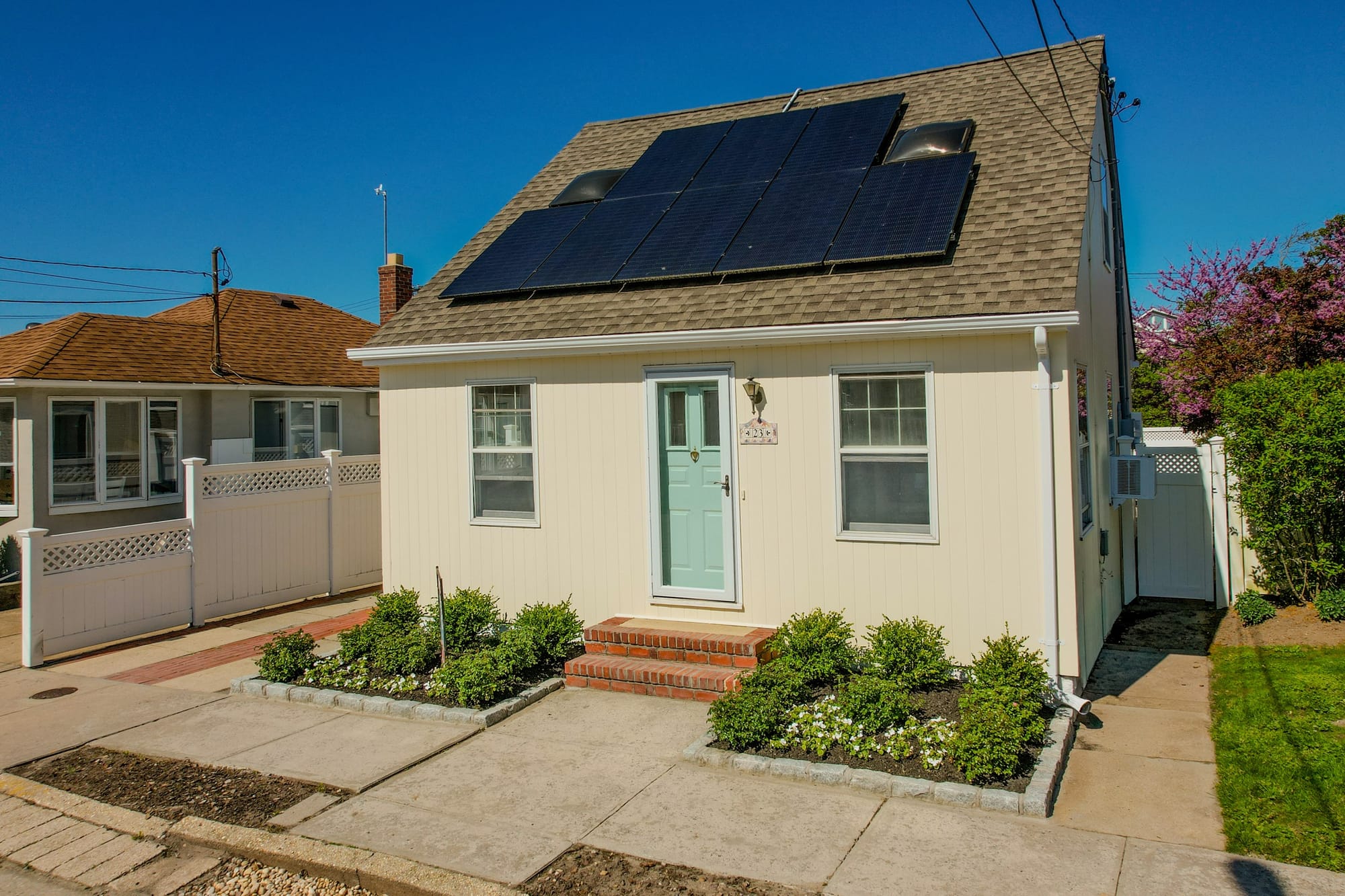 Garden City Avenue Cape — photo 4