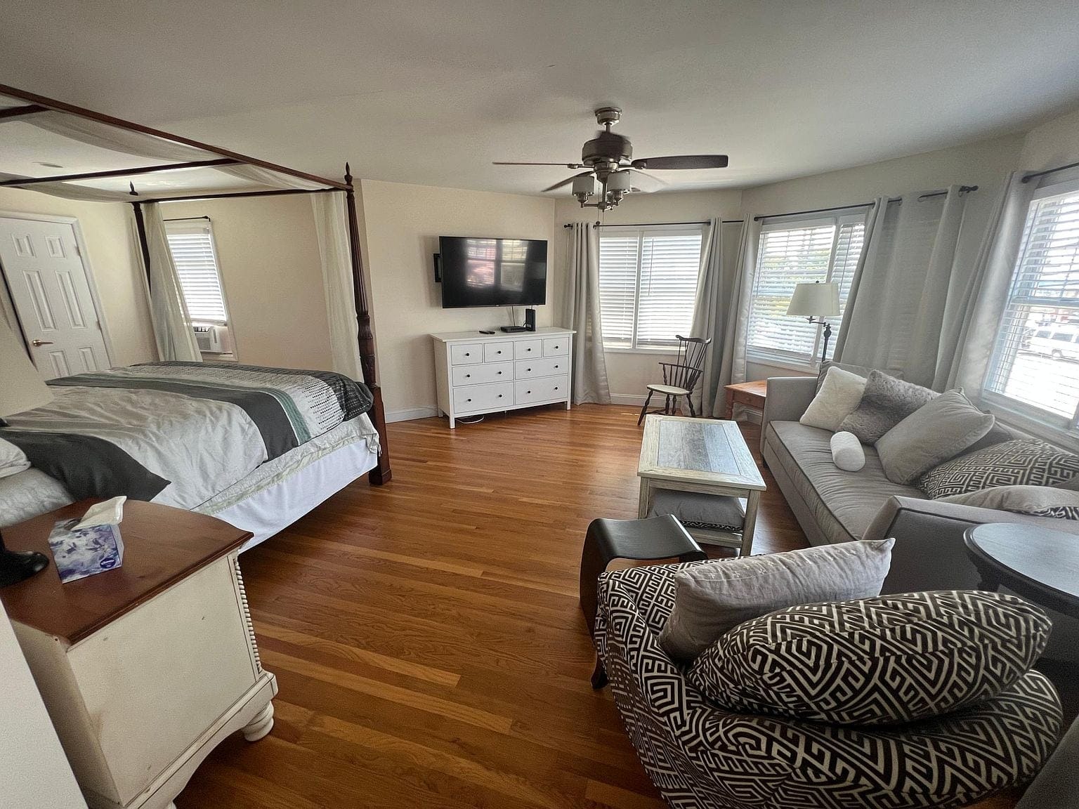 Lido Boulevard Winter House — photo 15