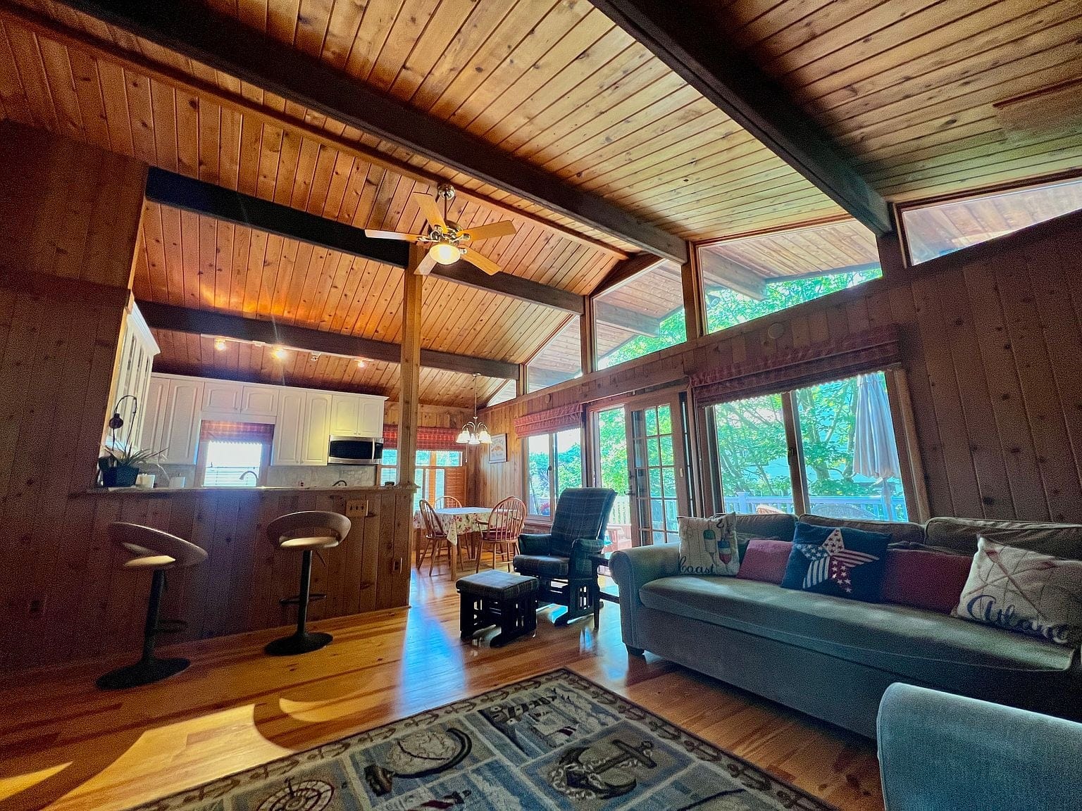 Garden City Avenue Summer House — photo 2
